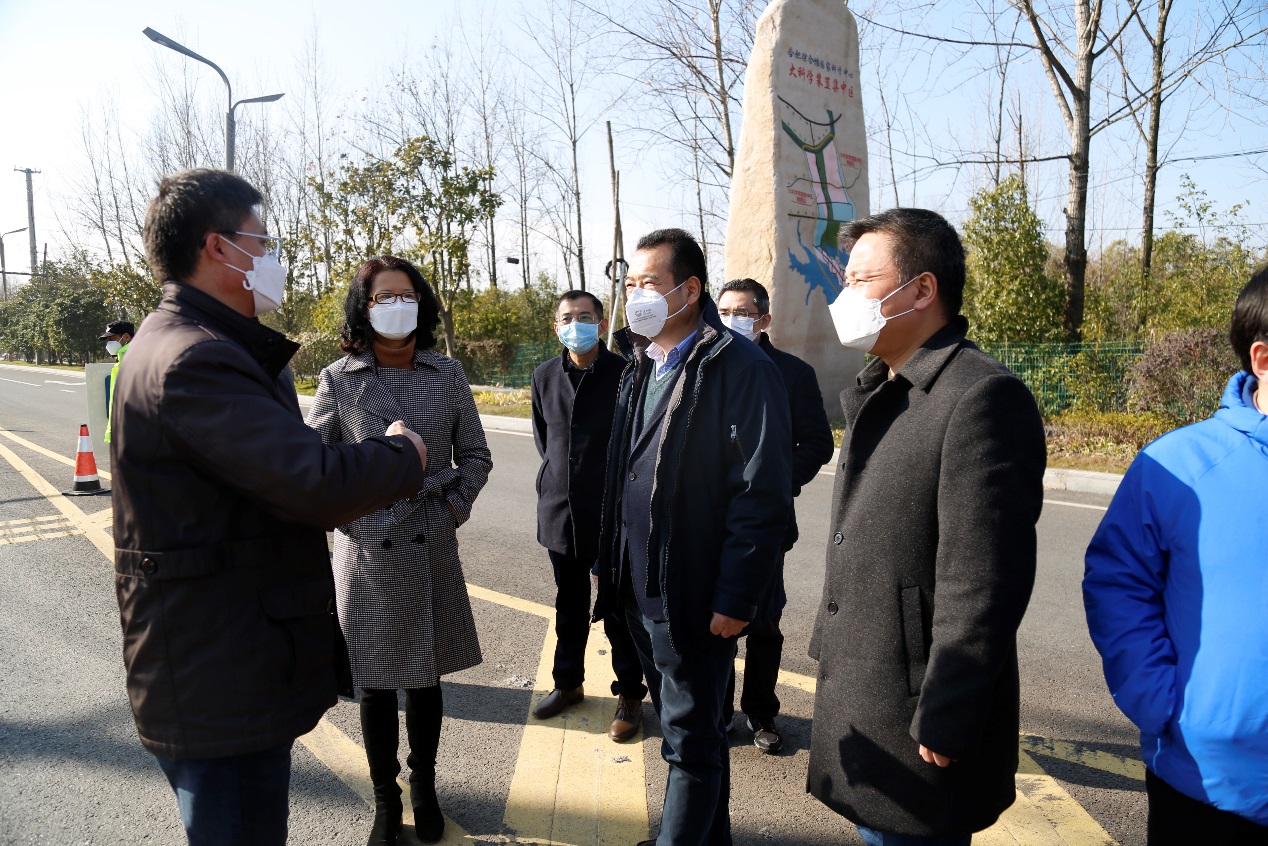 检查南大门疫情防控工作