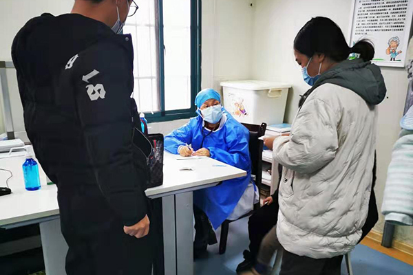 梁敏医生提前结束产假返岗接诊