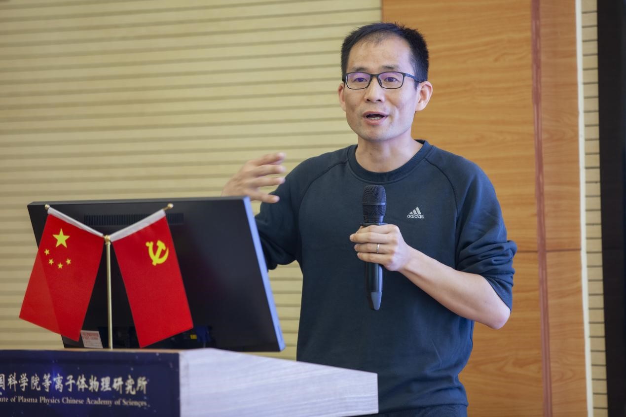 曾龙研究员作主题分享报告